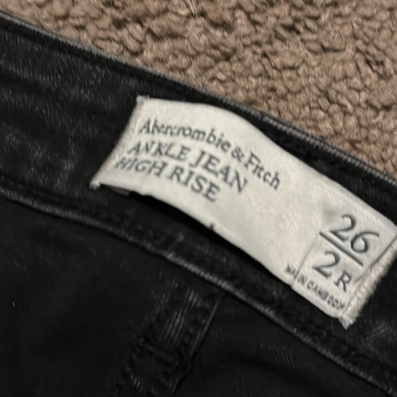 A&F Ankle Jean High Rise Sz 26/2R-Black-Holes @ Knees-Raw Edge Hem-70% Cotton - Picture 12 of 13